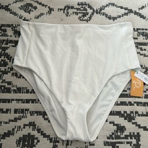 High Wasted White Swim Suit Bottoms 🤍